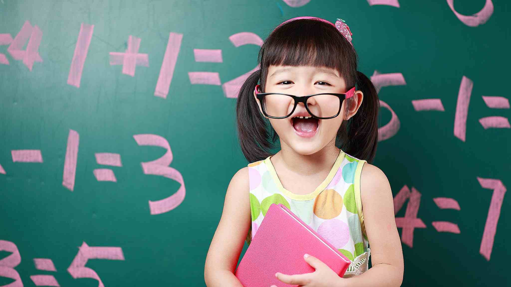 تصویر آموزش اعداد و علامت های ریاضی به کودکان